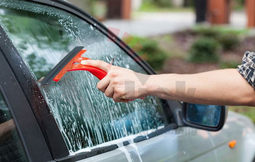 اصول تمیز کردن شیشه خودرو و از بین بردن خطوط آن